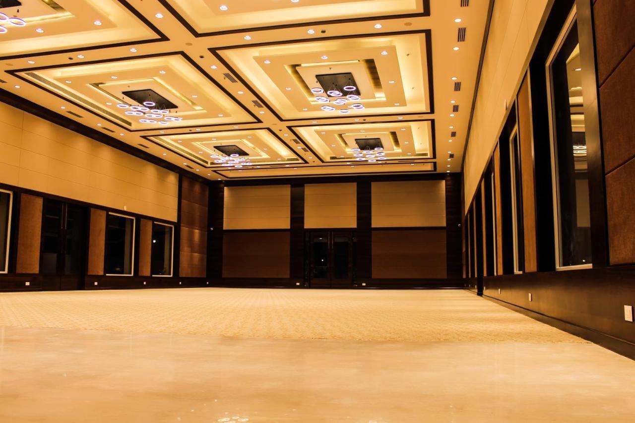 Hotel Rajhans Abhinandan ボーパール エクステリア 写真
