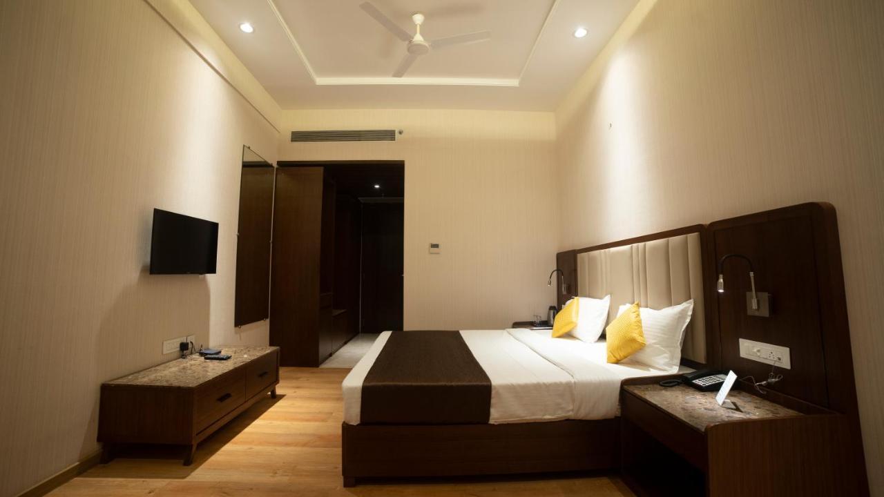 Hotel Rajhans Abhinandan ボーパール エクステリア 写真