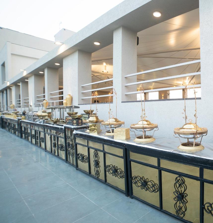 Hotel Rajhans Abhinandan ボーパール エクステリア 写真