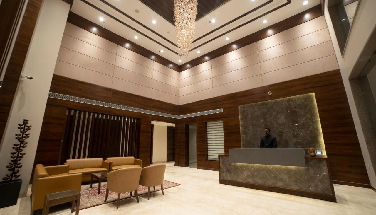 Hotel Rajhans Abhinandan ボーパール エクステリア 写真