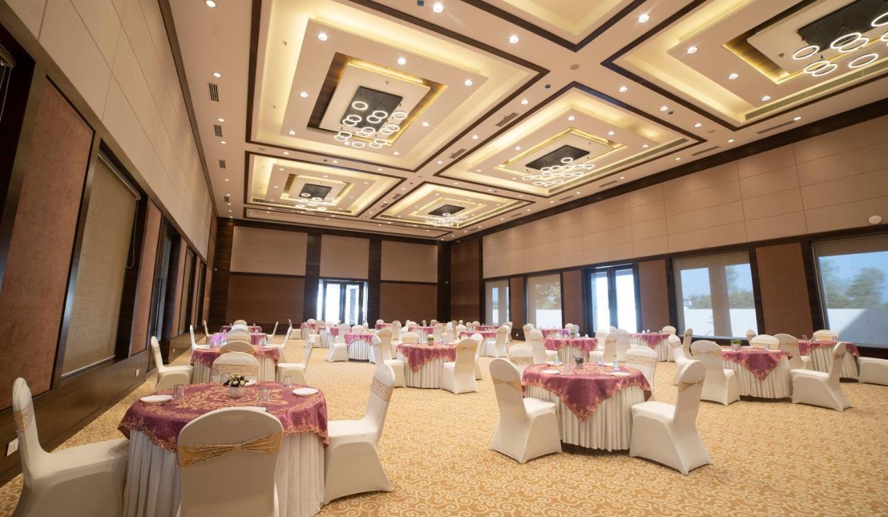 Hotel Rajhans Abhinandan ボーパール エクステリア 写真
