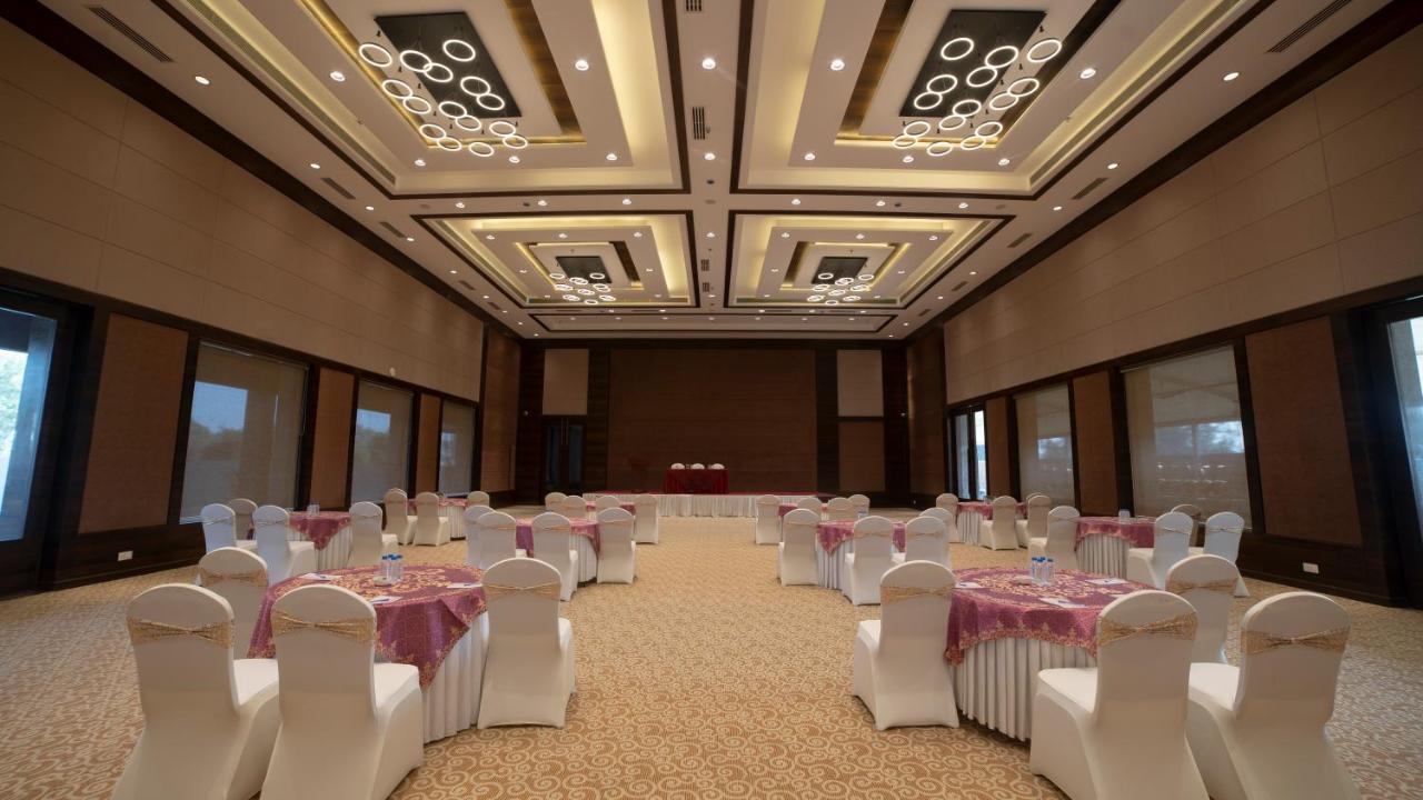 Hotel Rajhans Abhinandan ボーパール エクステリア 写真