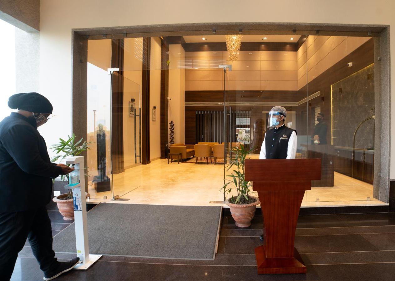 Hotel Rajhans Abhinandan ボーパール エクステリア 写真