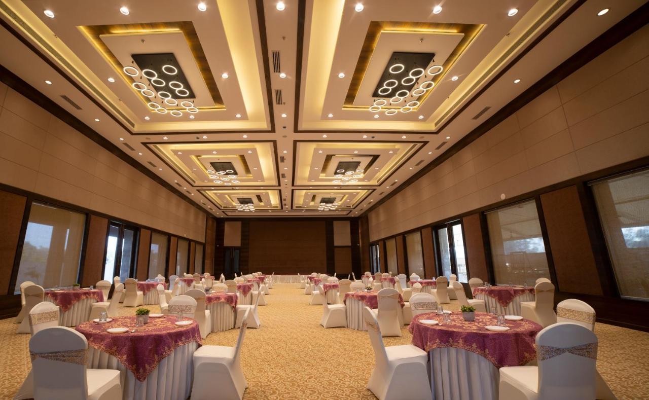 Hotel Rajhans Abhinandan ボーパール エクステリア 写真