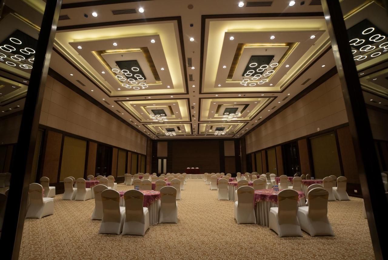 Hotel Rajhans Abhinandan ボーパール エクステリア 写真