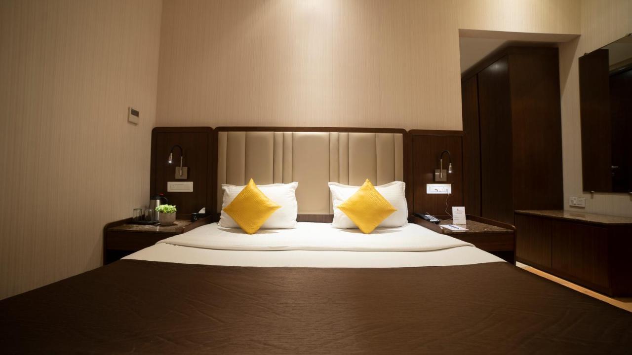 Hotel Rajhans Abhinandan ボーパール エクステリア 写真