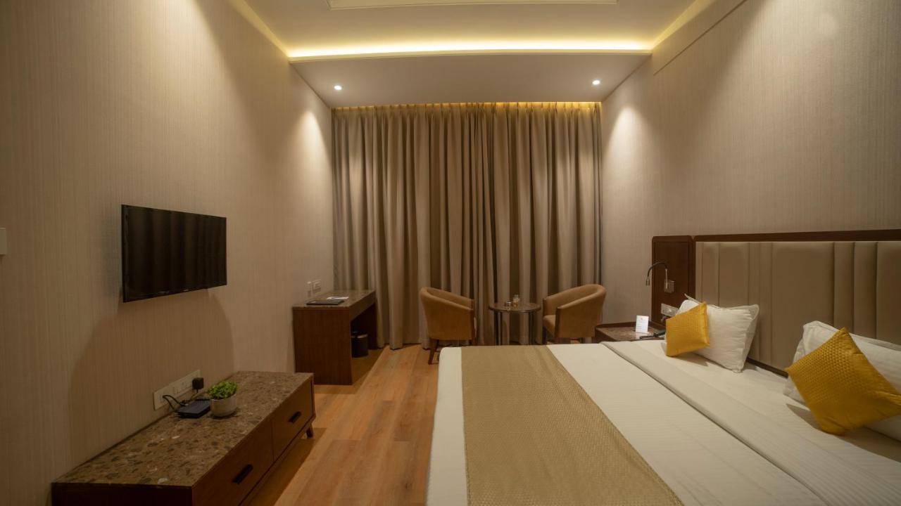 Hotel Rajhans Abhinandan ボーパール エクステリア 写真