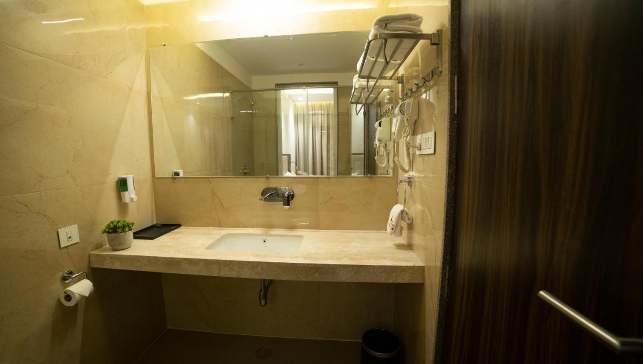 Hotel Rajhans Abhinandan ボーパール エクステリア 写真