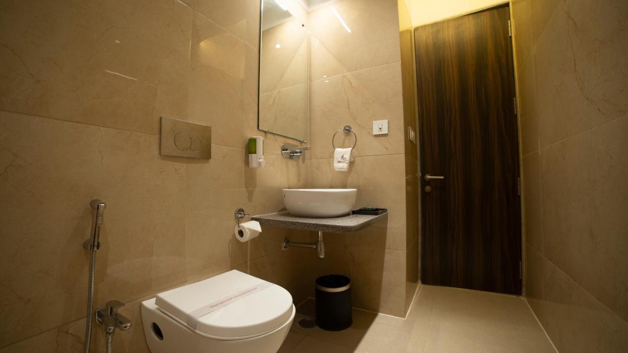 Hotel Rajhans Abhinandan ボーパール エクステリア 写真